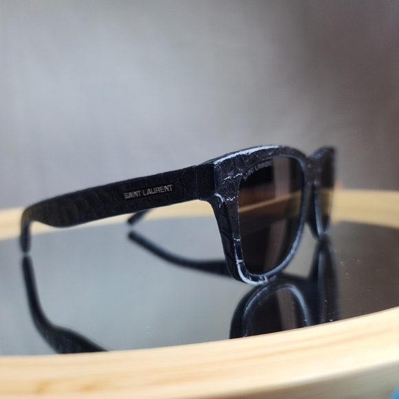 Saint Laurent designer sunglasses 👓 🕶 😎 - Picture 8 of 13